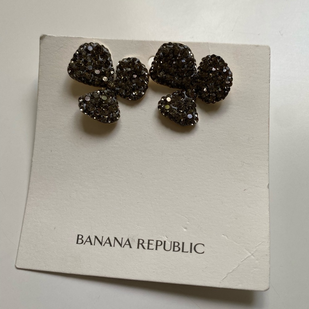 cool Banana Republic earrings!